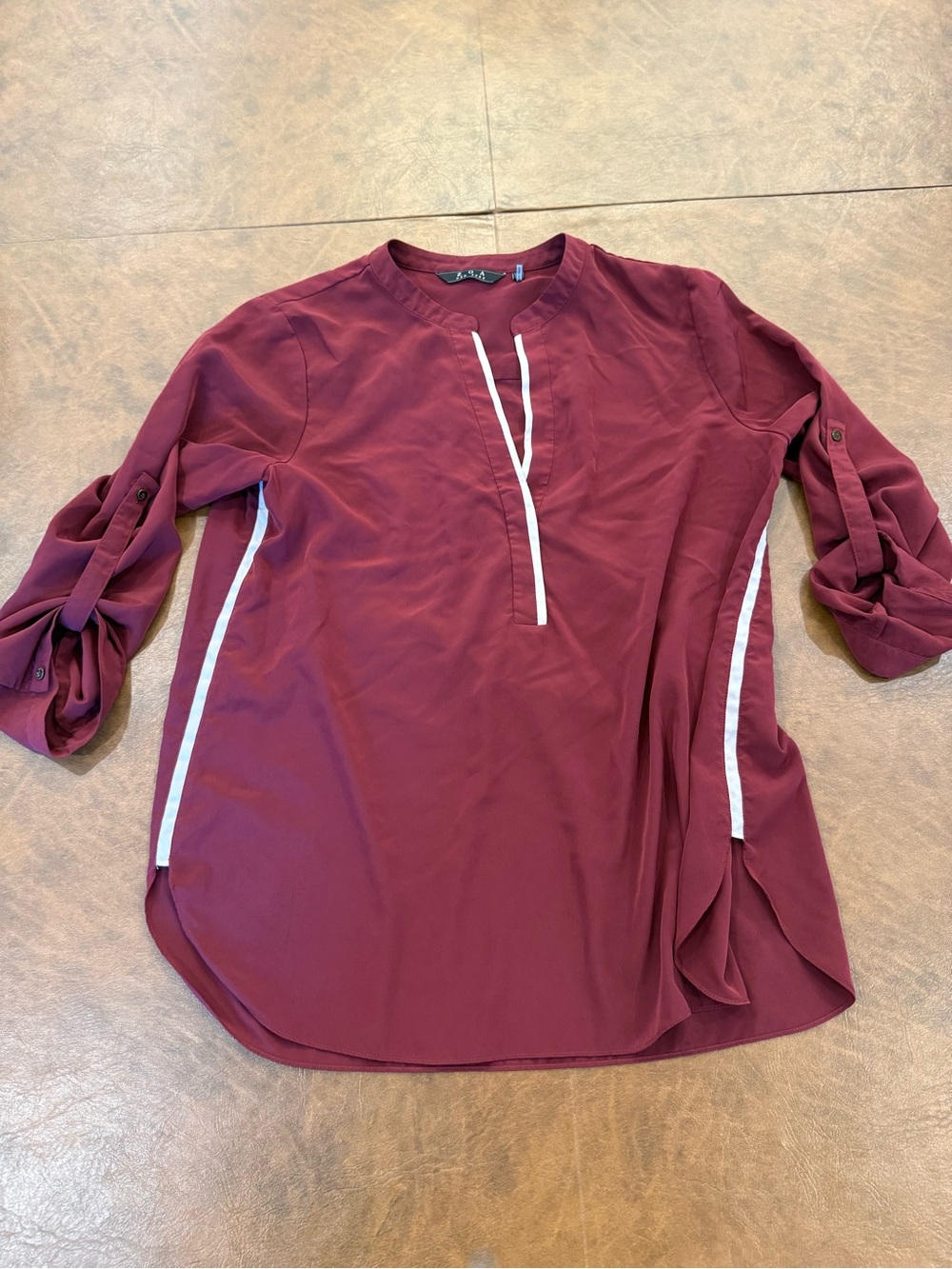 Zoa New York Women’s  Burgundy Roll-Sleeve Tunic Shirt with White Trim Small